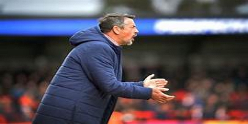 战术体系重塑：老派智慧与现代足球的融合-安博体育